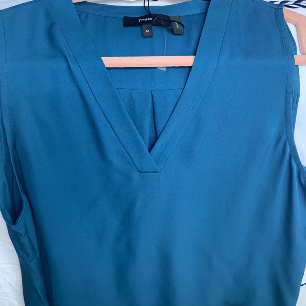NWT Theory sleeveless Silk Blue Top - Picture 3 of 3